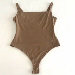 SKIMS fits everybody bodysuit - square neck